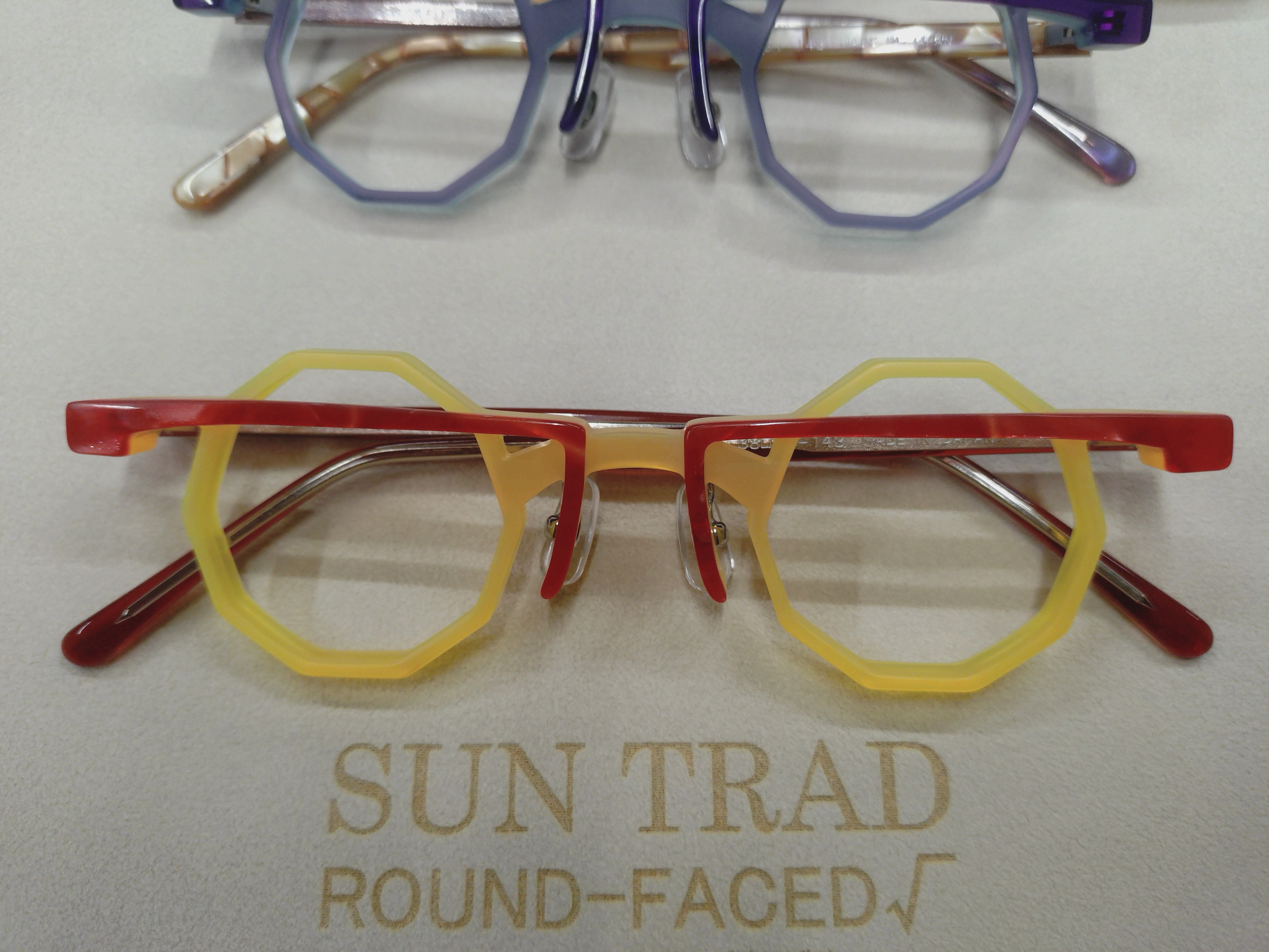 SUNTRAD  ROUND-FACED√